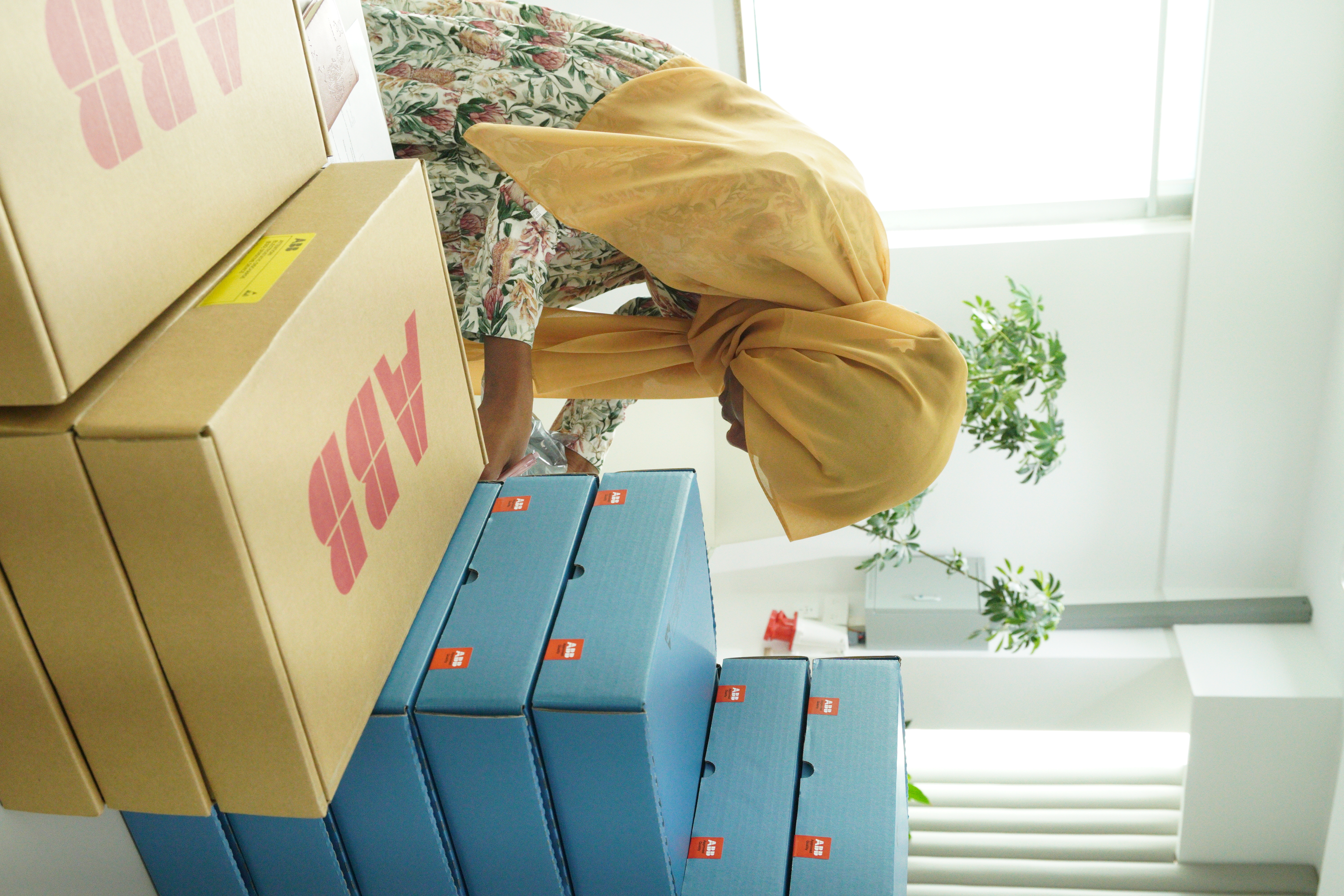 Customer inspecting ABB packages